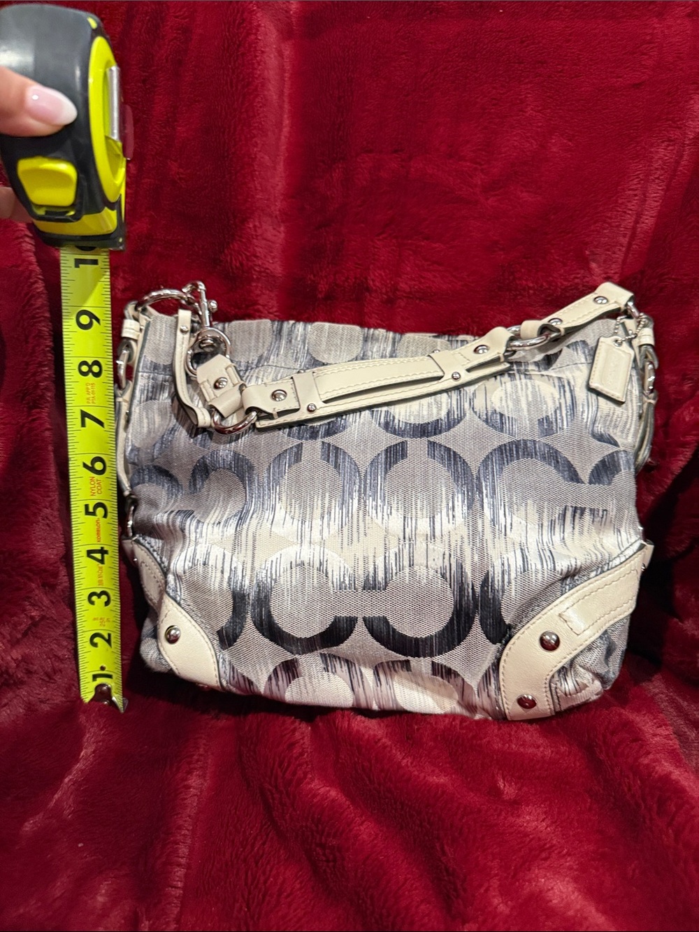 Vintage Coach Women's Signature Pattern Shoulder Bag in Silver and Cream